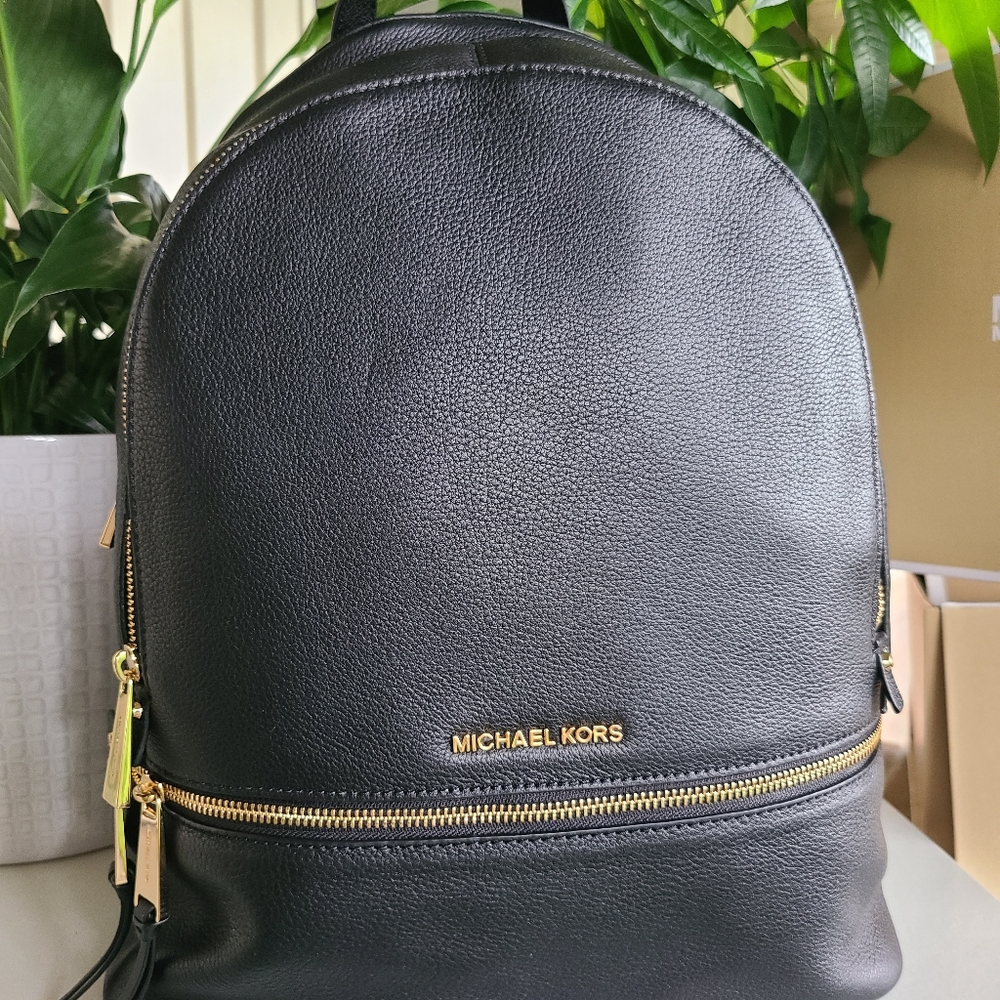 Michael kors backpack - Picture 3 of 11